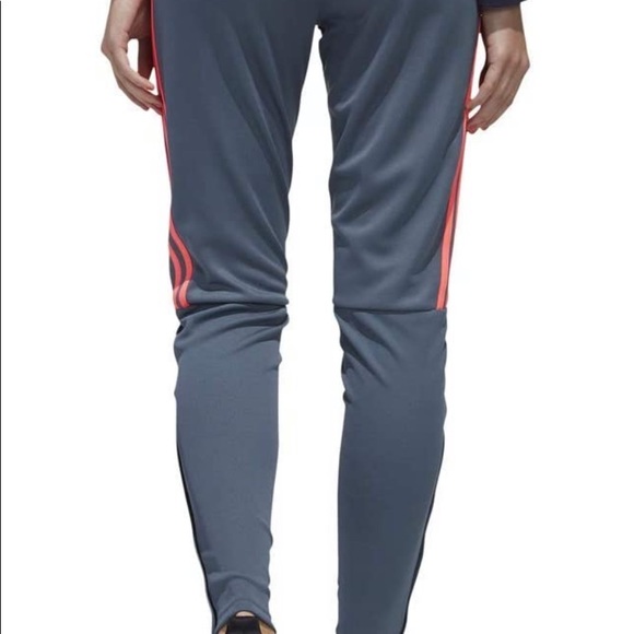 ADIDAS JOGGER LIKE NEW ⭐️ - Picture 3 of 5